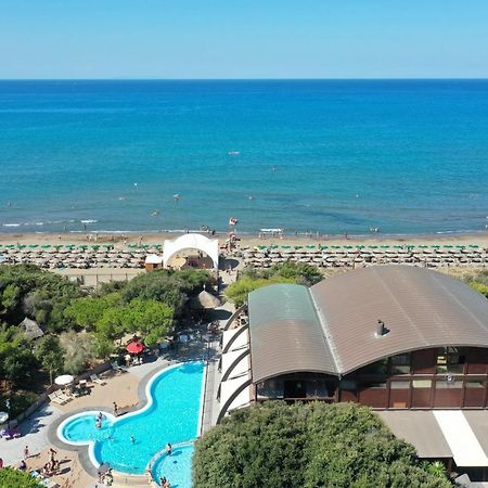 Canado Club Family Village マリーナ・ディ・カスタニェート・カルドゥッチ エクステリア 写真