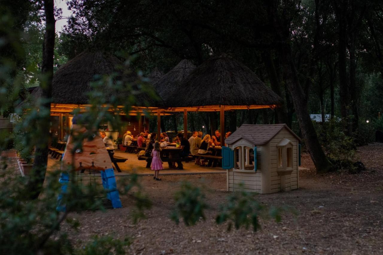 Canado Club Family Village マリーナ・ディ・カスタニェート・カルドゥッチ エクステリア 写真